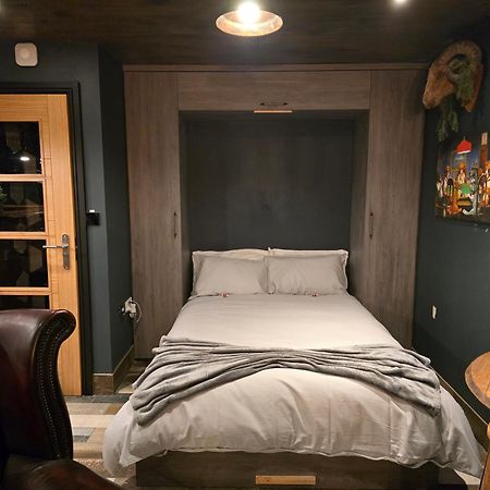The Pub - Unique & Authentic Experience - Free Parking!, 5 Minutes From Airbus And The Mall Cribbs Bristol Eksteriør bilde