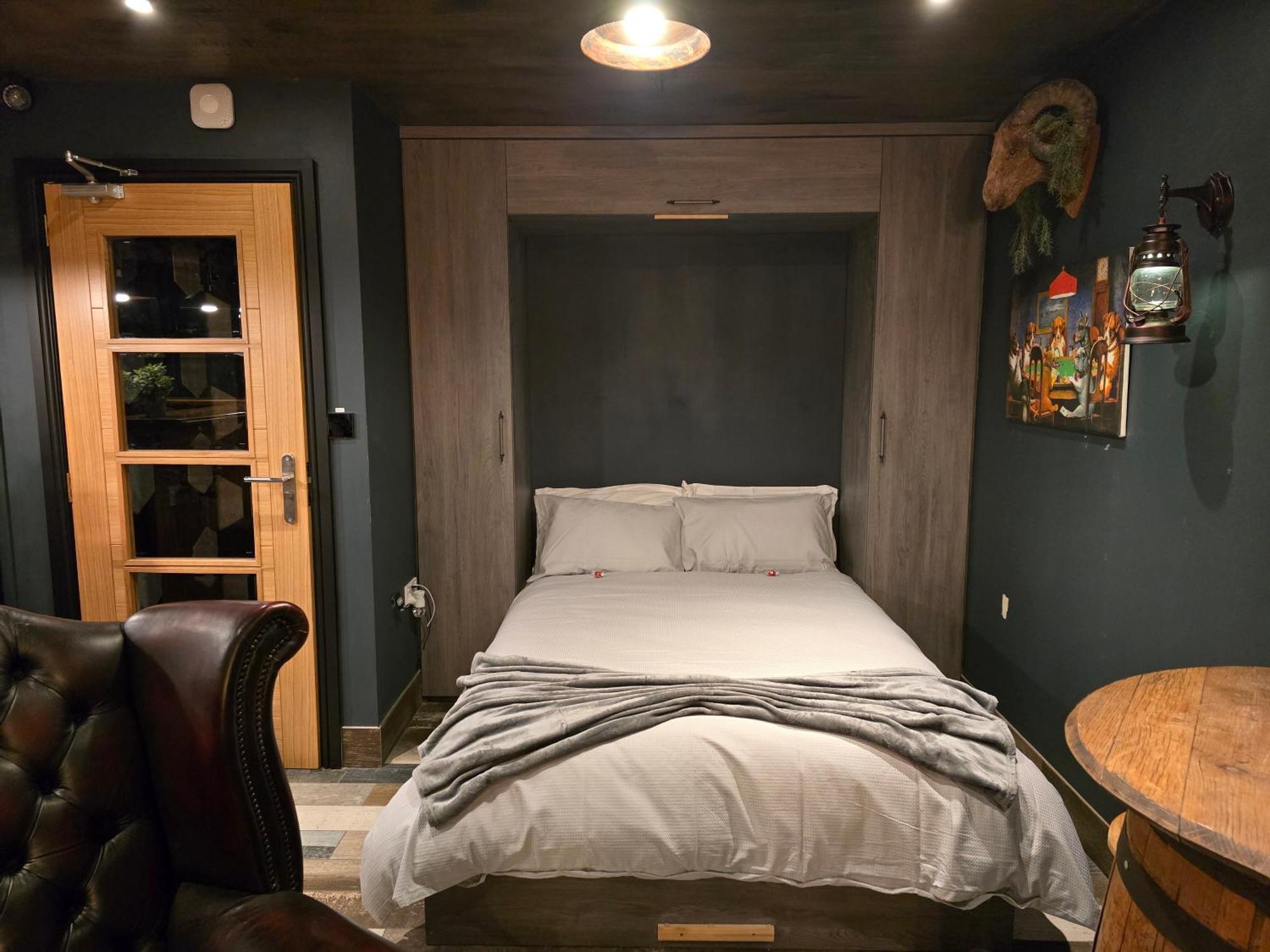 The Pub - Unique & Authentic Experience - Free Parking!, 5 Minutes From Airbus And The Mall Cribbs Bristol Eksteriør bilde