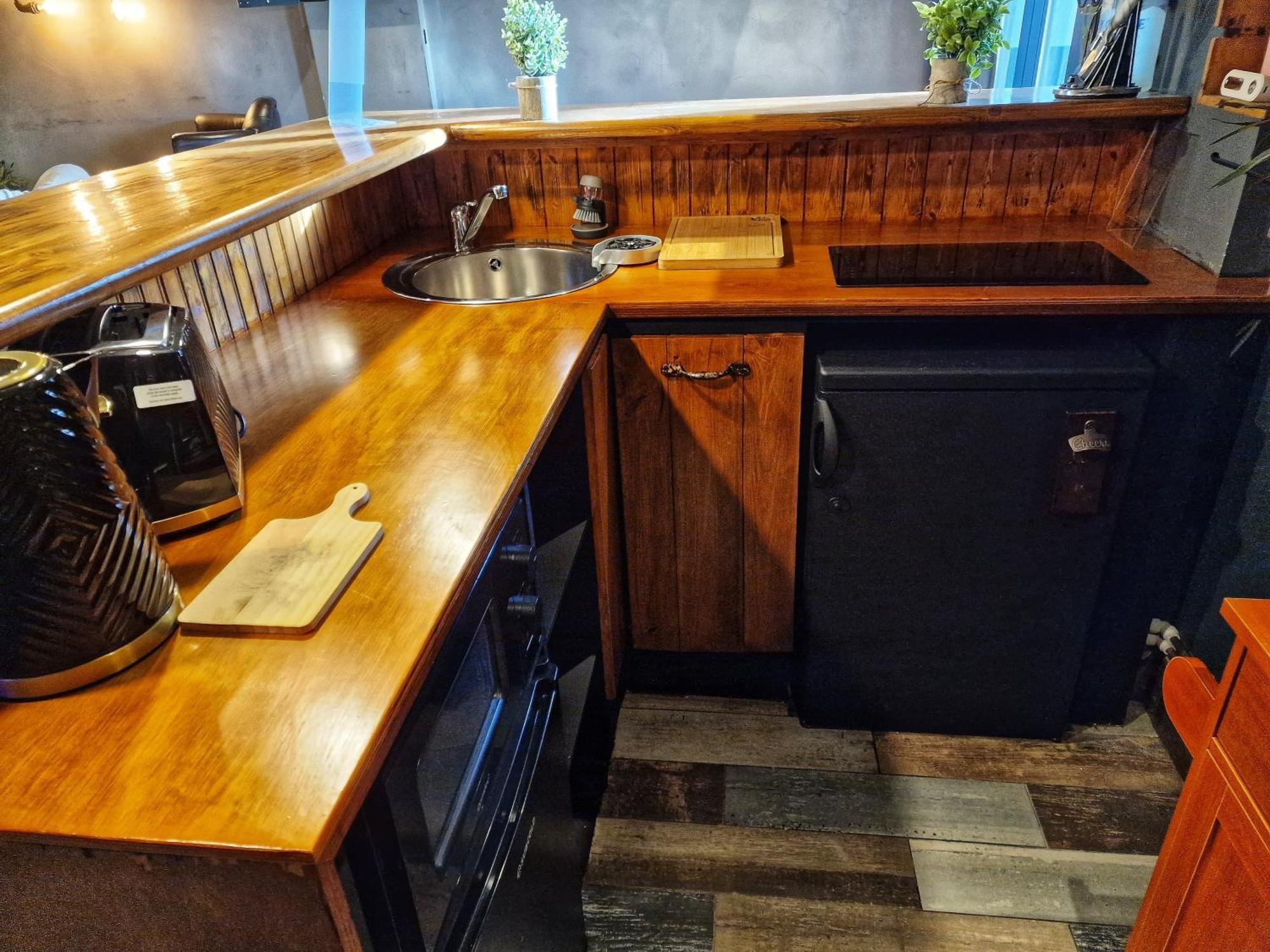 The Pub - Unique & Authentic Experience - Free Parking!, 5 Minutes From Airbus And The Mall Cribbs Bristol Eksteriør bilde